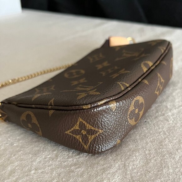 Louis Vuitton Mini Pochette Monogram - Authentic - Picture 14 of 17